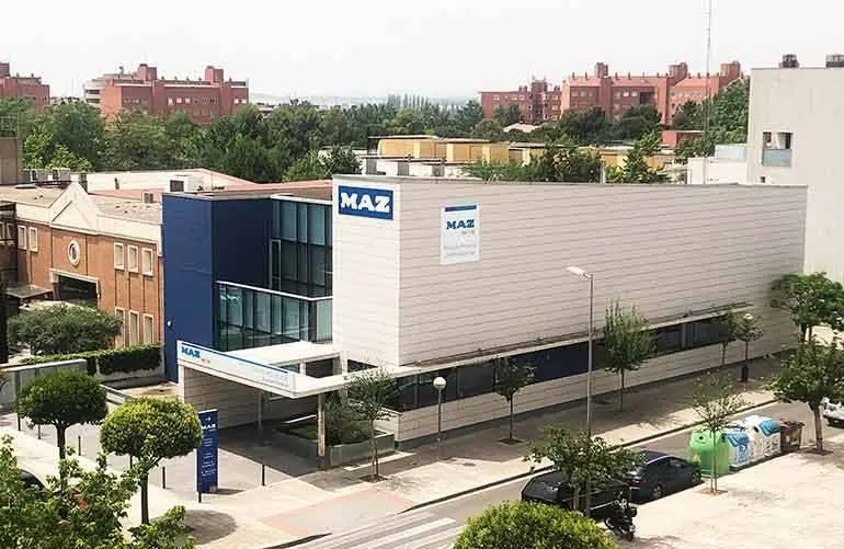 MAZ ha puesto a disposici&oacute;n de sus trabajadores protegidos una red de 1.000 centros asistenciales en toda Espa&ntilde;a. En la imagen, edificio de MAZ en Huesca