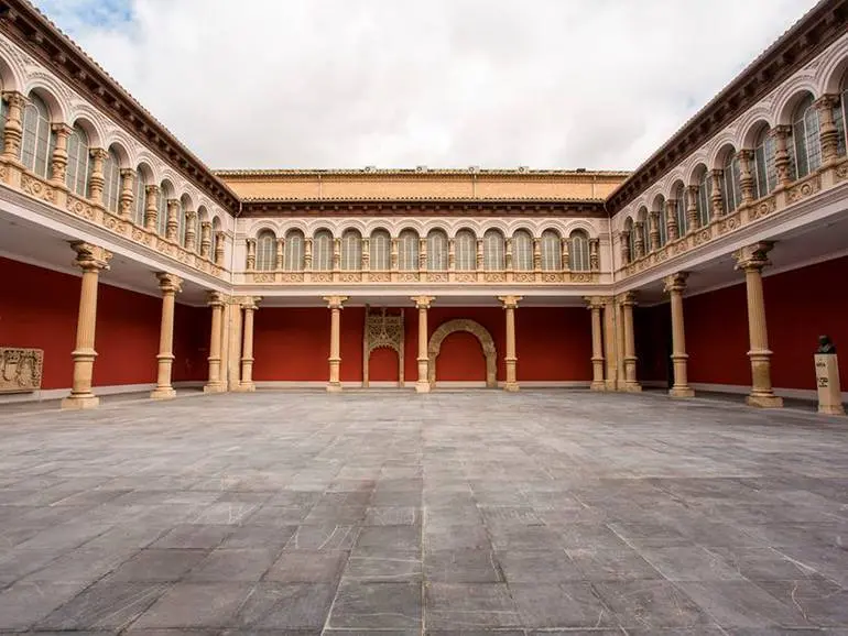 La Antigua Escuela de Arte parte como favorita para albergar la ampliaci&oacute;n del museo. 