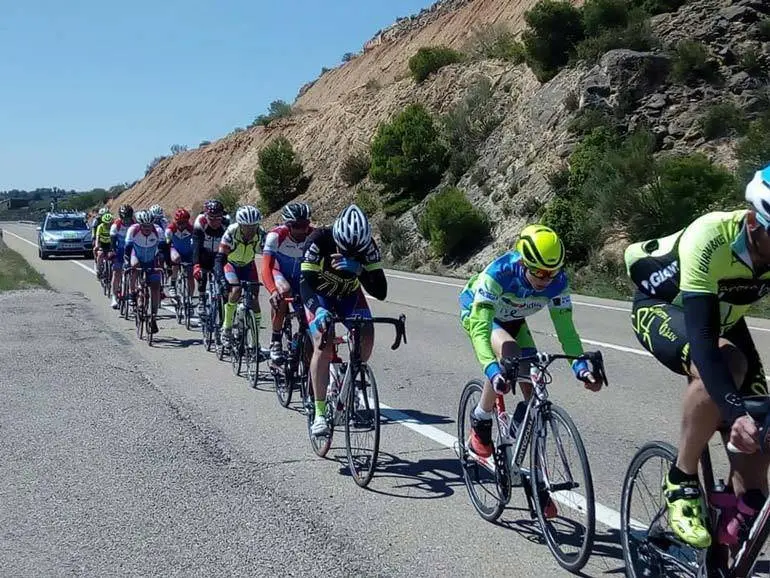 Desde el Club Ciclista Alpino agradecen la labor que realizan los m&aacute;s de 100 voluntarios que colaboran para cortar calles, caminos y accesos del territorio.