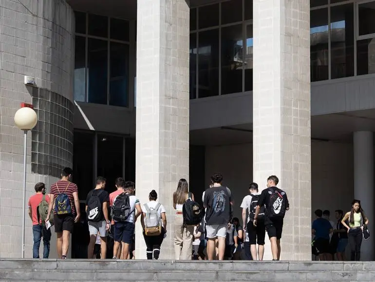 Repoll&eacute;s ha fijado los m&eacute;dicos necesarios por ahora en 70, las plazas que han quedado sin cubrir en Atenci&oacute;n Primaria este a&ntilde;o, pero ha reconocido que entre la Covid-19 y la necesidad de cubrir las vacaciones de los facultativos hay momentos en los que la demanda ha sido m&aacute;s alta