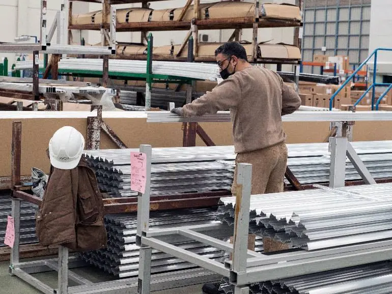 El coste salarial por trabajador y mes asciende a 2.096,66 euros