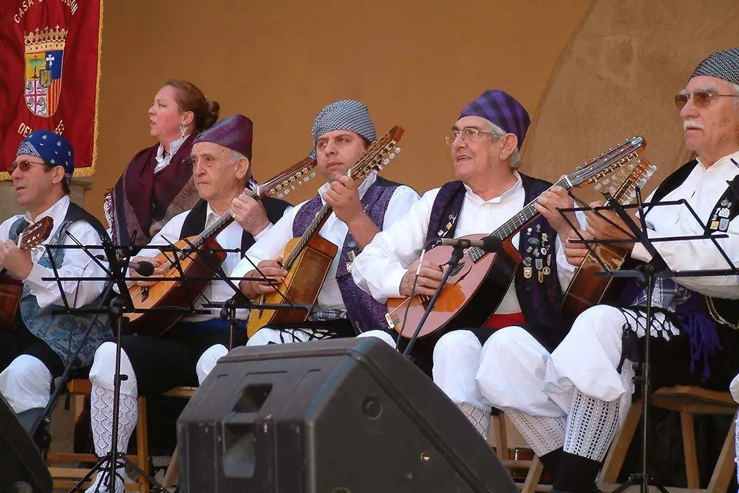 Joteros con sus instrumentos