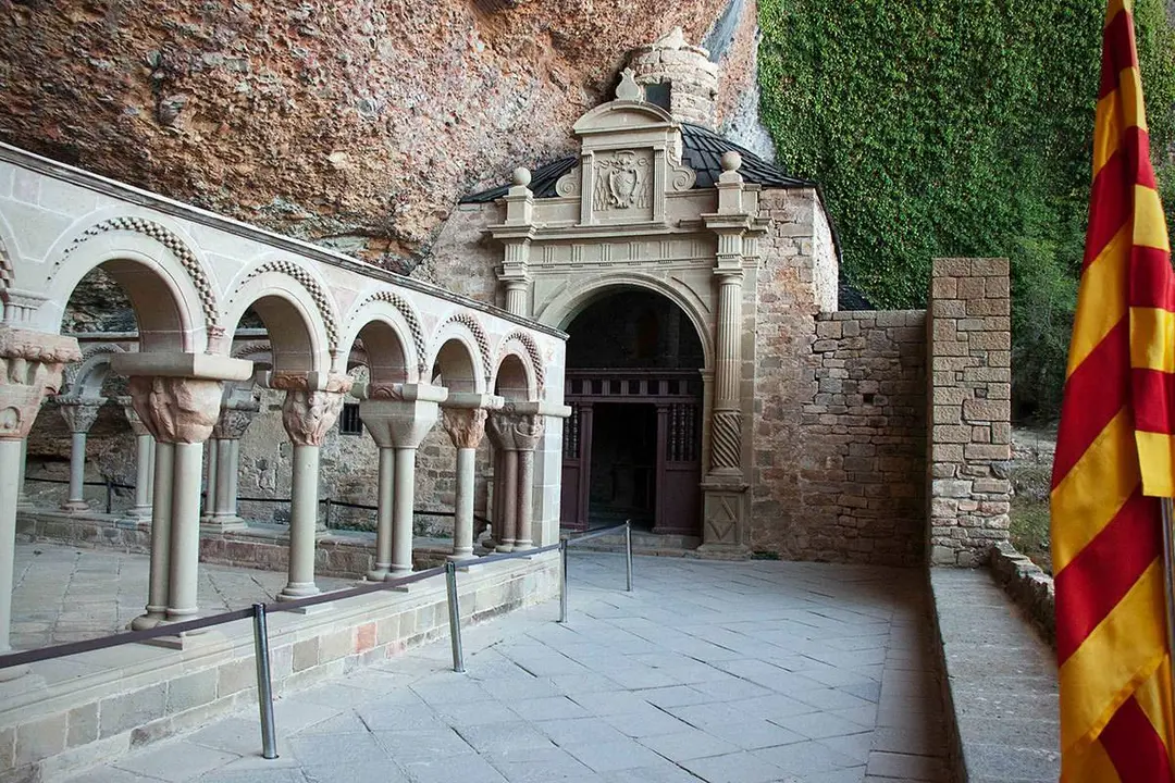 Entrada del Monasterio de San Juan de la Pe&ntilde;a