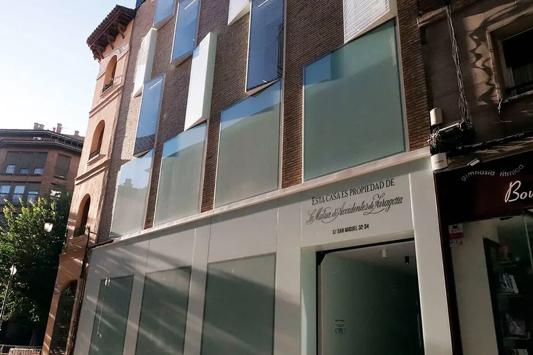 Fachada de la sede social de MAZ