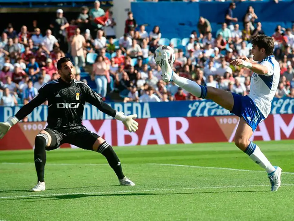 Az&oacute;n marca ante el Real Oviedo