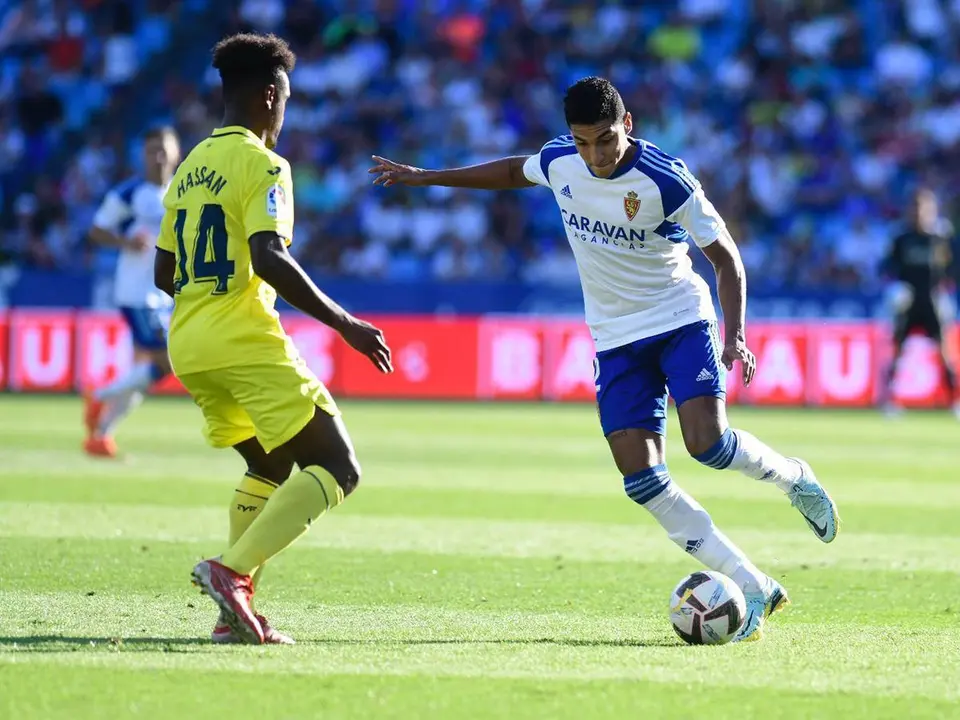 Jugadores del Real Zaragoza y Villarreal en La Romareda
