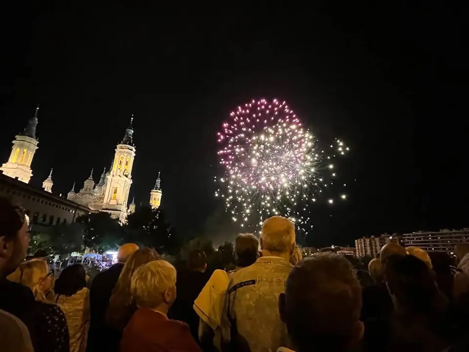 Fuegos artificiales en la arboleda de Macanaz