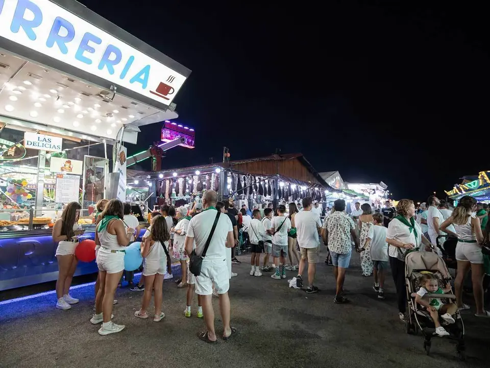 Gente en las Ferias de Valdespartera