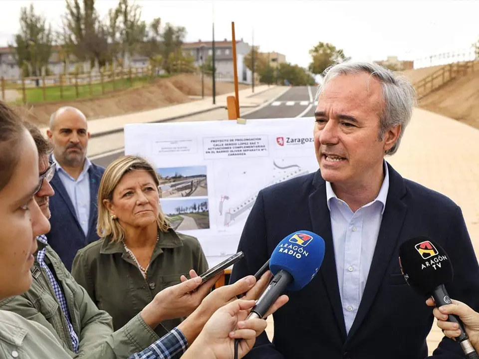 Imagen de Jorge Azc&oacute;n dando declaraciones