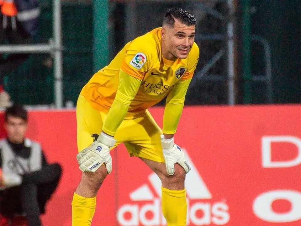 Andr&eacute;s fue el &uacute;nico jugador del Huesca que dio la talla en Anduva. Foto: @SDHuesca