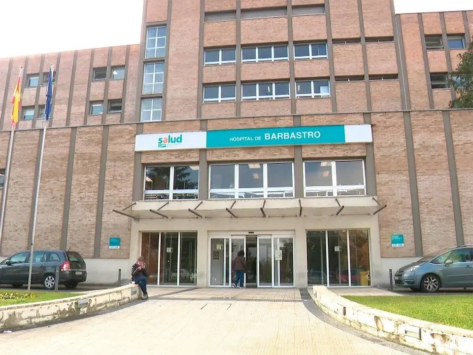 Foto de la entrada al hospital de Barbastro