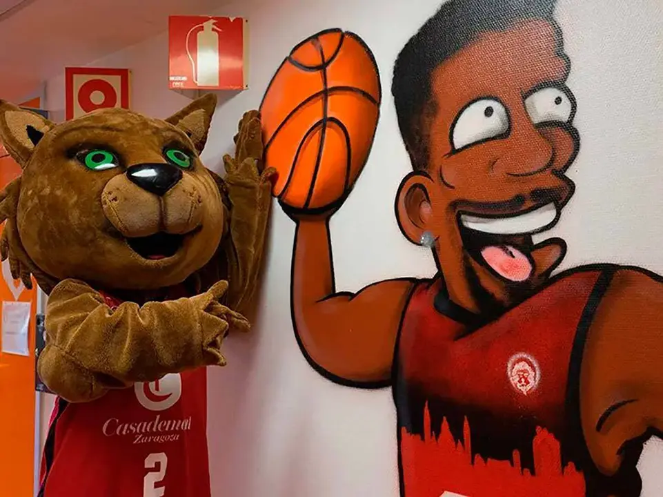 Pared decorada con dibujos de basket