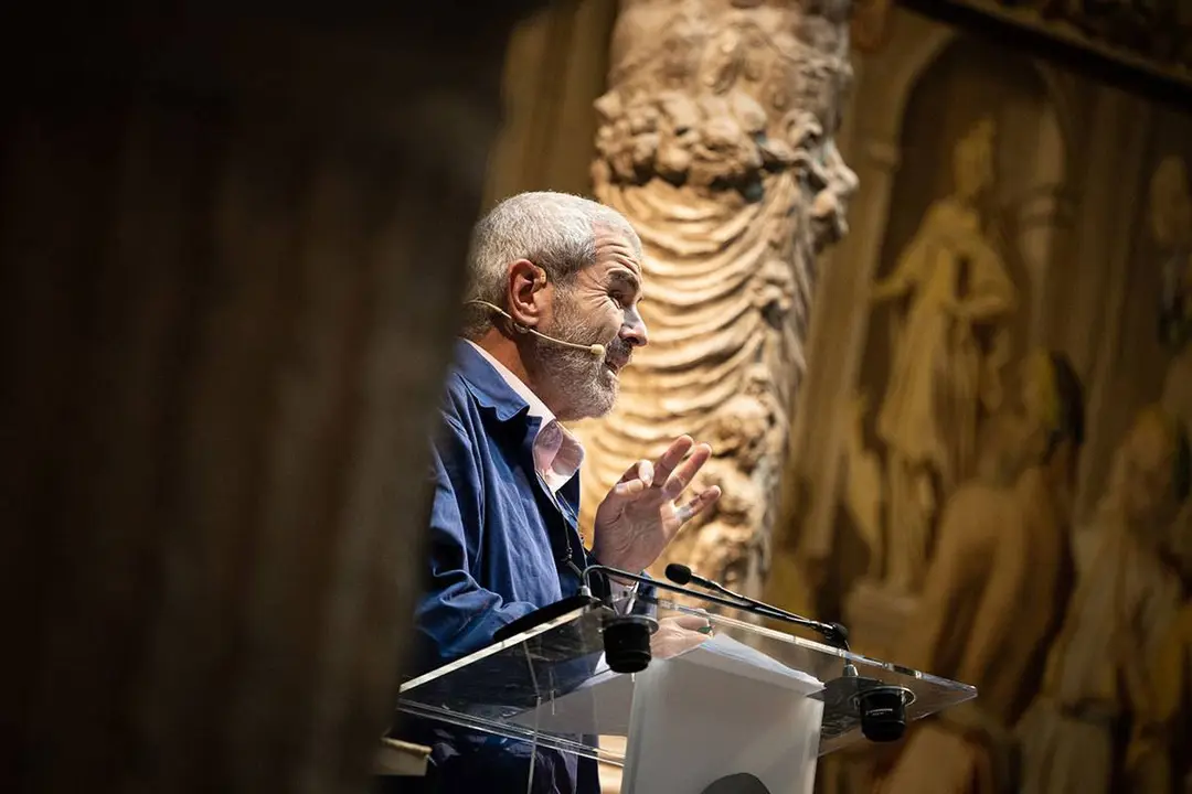 Lorenzo Caprile durante su conferencia