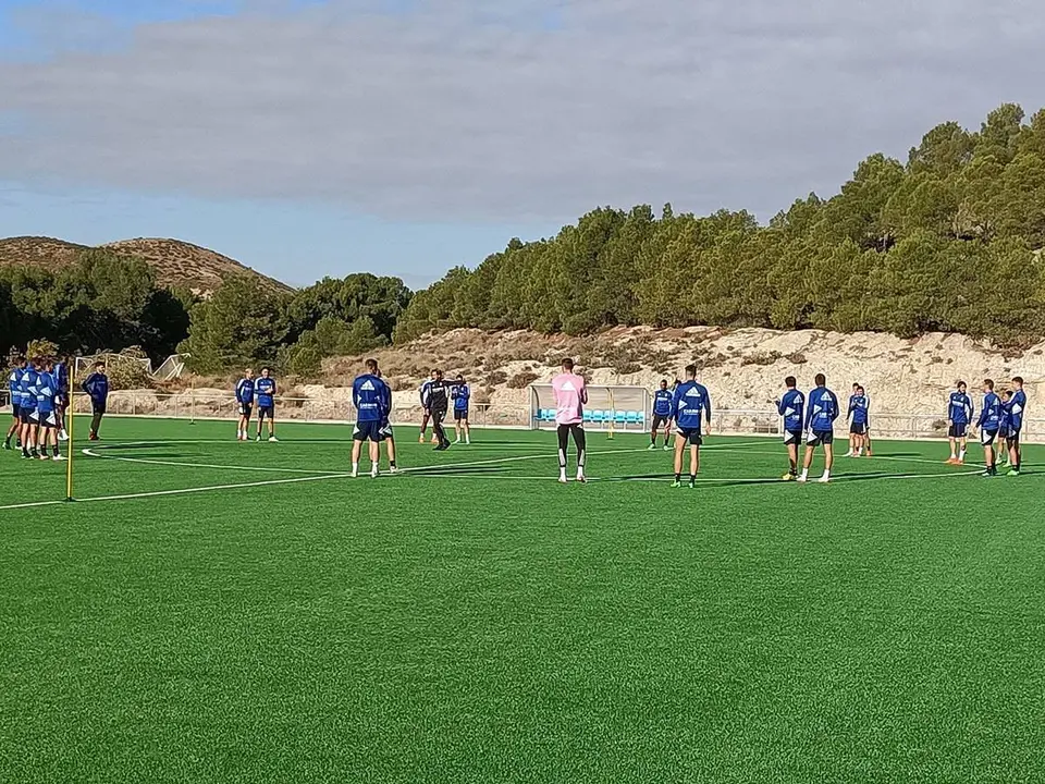 Entrenamiento del Real Zaragoza en c&eacute;sped artificial