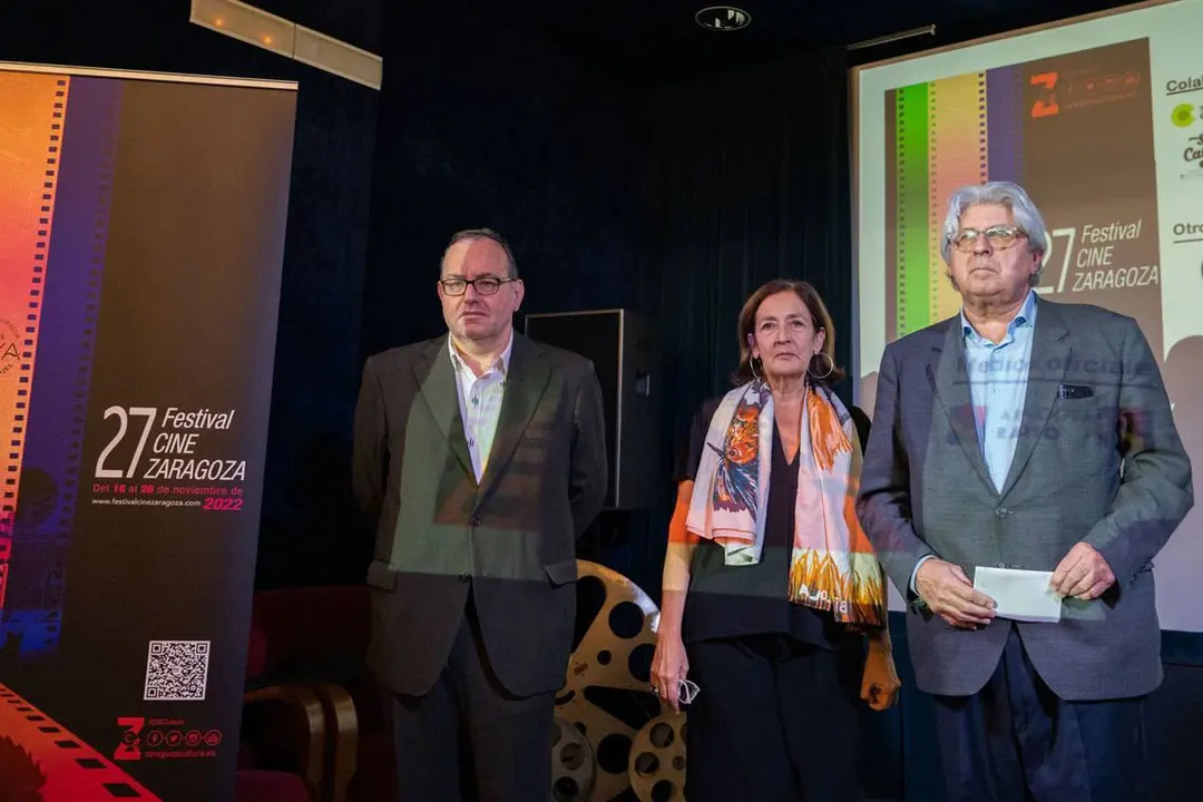 Foto de familia de los representantes del Festival