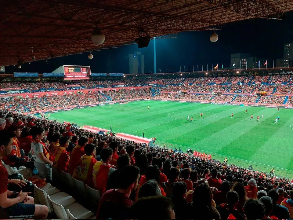 Partido de f&uacute;tbol de Espa&ntilde;a en La Romareda