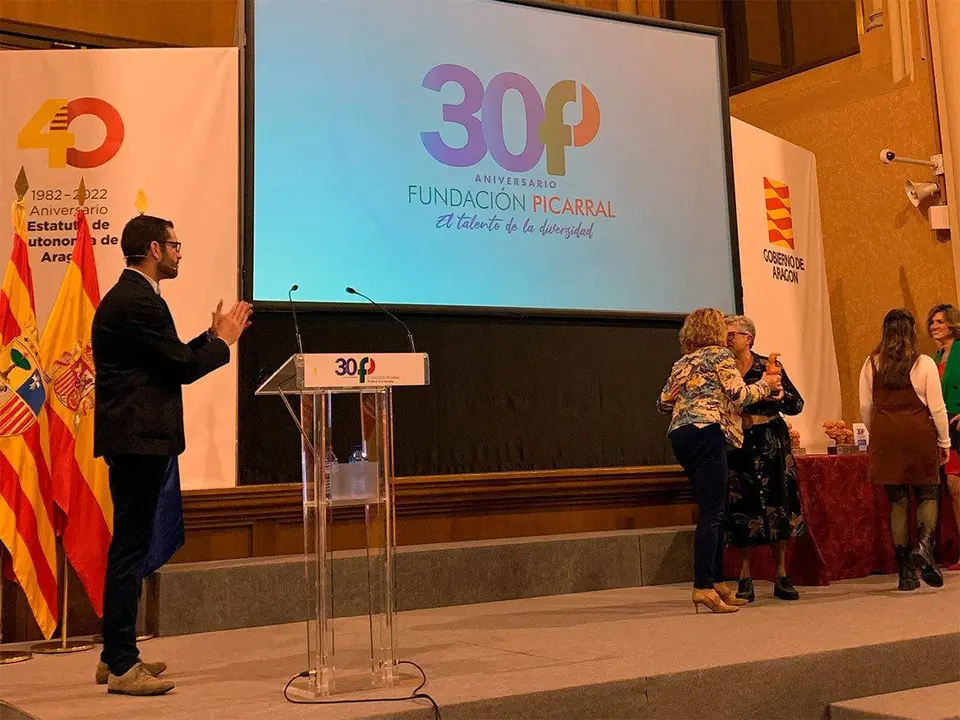 La celebraci&oacute;n ha comenzado con la entrega de reconocimientos para la Asociaci&oacute;n Vecinal y los miembros del Patronato de la Fundaci&oacute;n