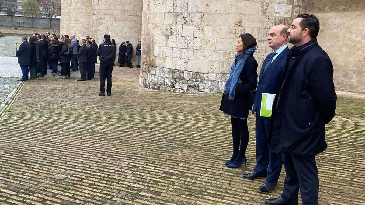 Este viernes, se ha celebrado un acto institucional a las puertas de la Aljafer&iacute;a