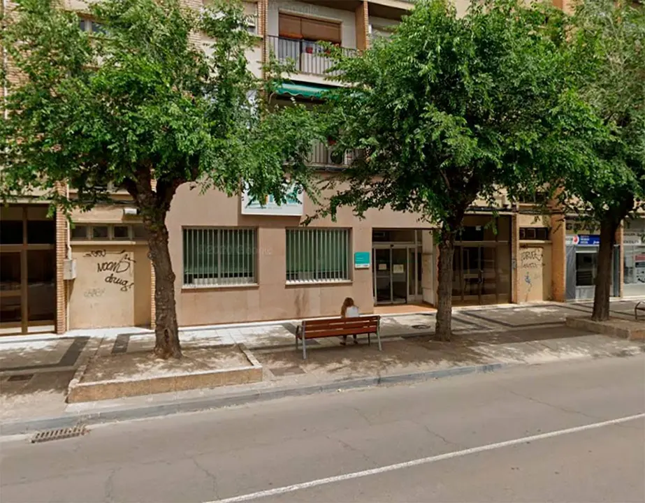 La fachada del centro de salud del Perpetuo Socorro en Huesca
