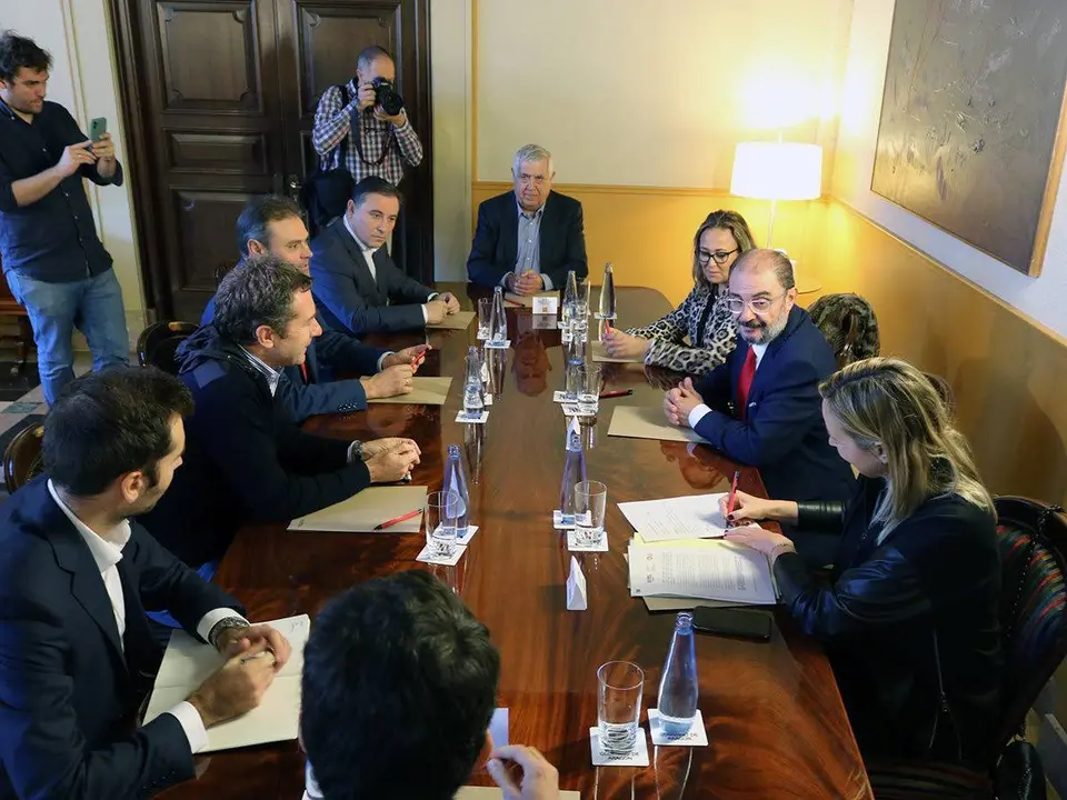 Los responsables de la compa&ntilde;&iacute;a se han reunido este martes en el Pignatelli con el presidente Lamb&aacute;n y las consejeras P&eacute;rez y Gast&oacute;n