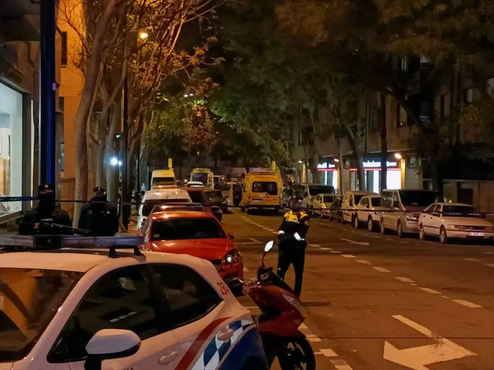 Hasta la sede de la compa&ntilde;&iacute;a, dedicada al desarrollo de equipos y material militar, se ha desplazado un operativo del cuerpo