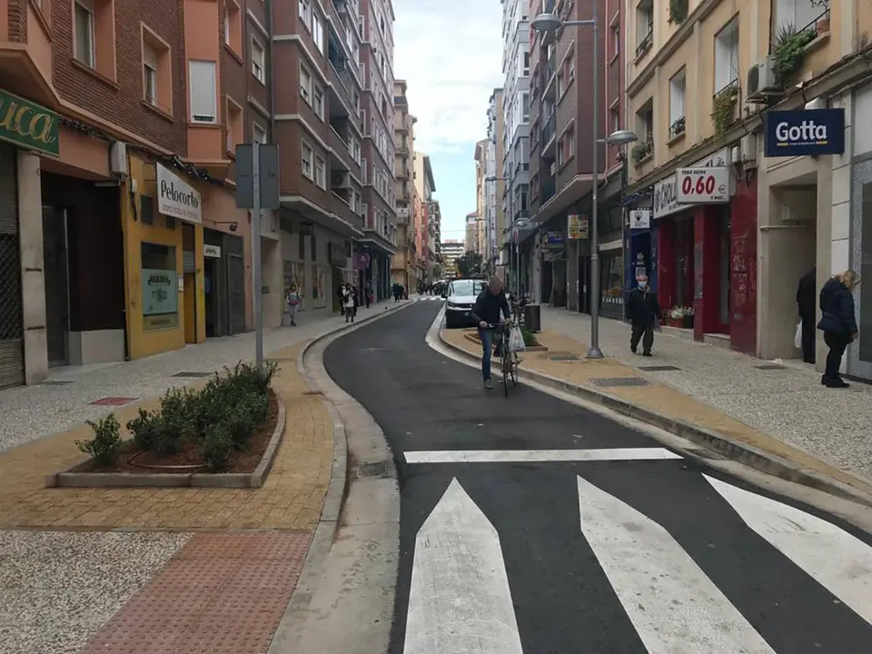 Aspecto que presenta la calle de F&eacute;lix Latassa tras su reforma integral