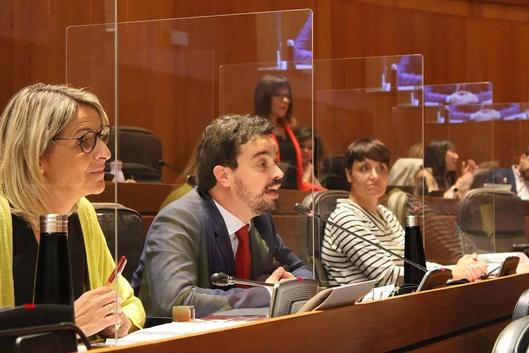 El diputado tambi&eacute;n ha pedido la dimisi&oacute;n de Azc&oacute;n como alcalde para no interferir con el proceso electoral