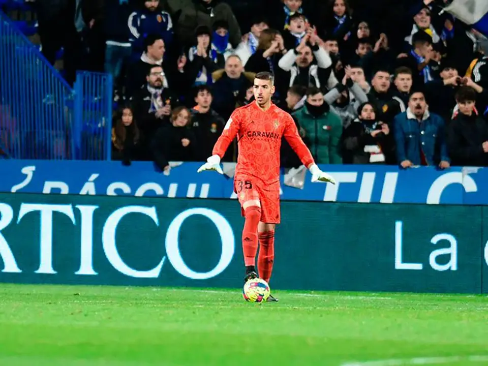 Rebollo, con el bal&oacute;n en La Romareda