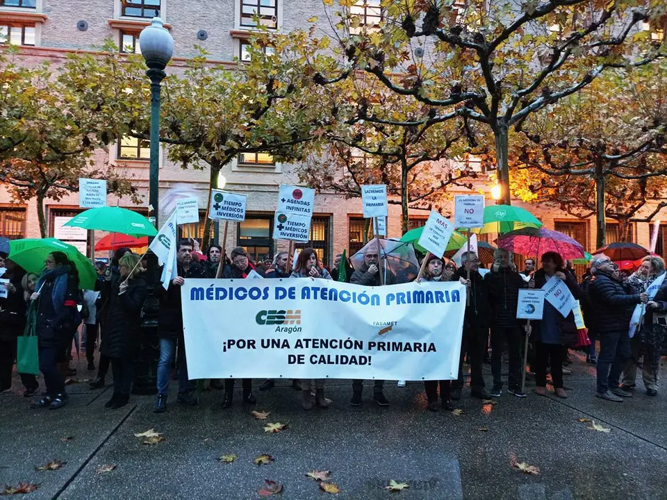 Los profesionales denuncian &ldquo;unas consultas y urgencias que no dan abasto&rdquo;