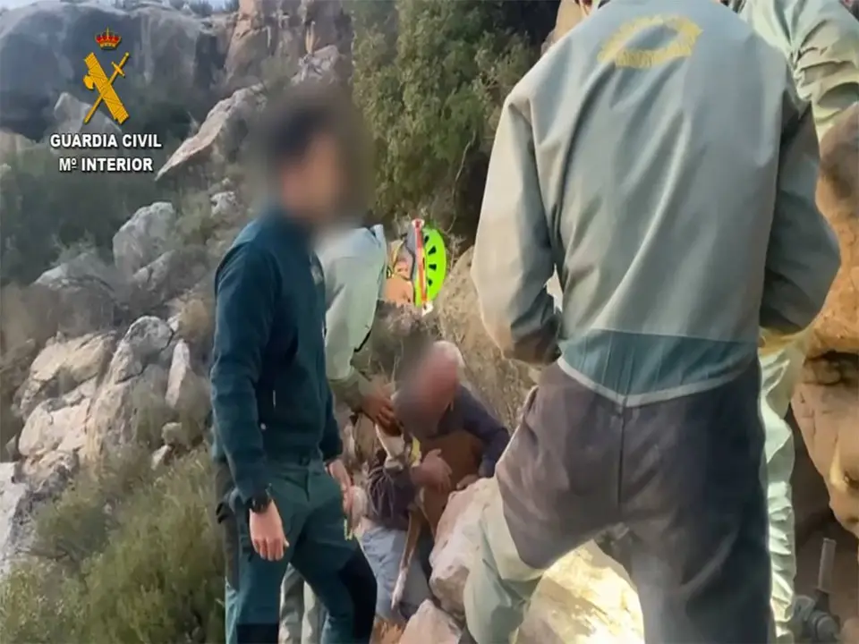  El acceso a la cueva presentaba muchas dificultades debido a la estrechez de la entrada