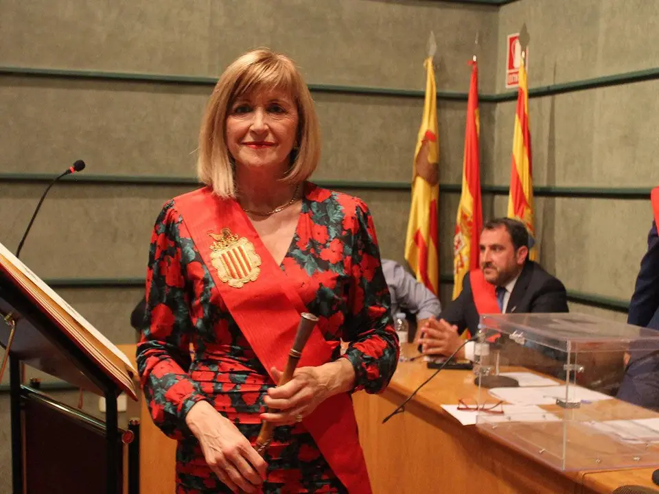 Salvatierra se convirti&oacute; en la segunda regidora de este municipio tras Mar&iacute;a Dom&iacute;nguez, la primera mujer alcaldesa de un consistorio democr&aacute;tico en Espa&ntilde;a