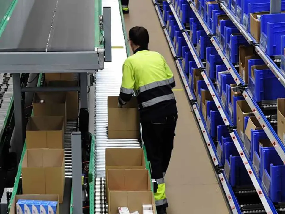 Trabajador en una f&aacute;brica