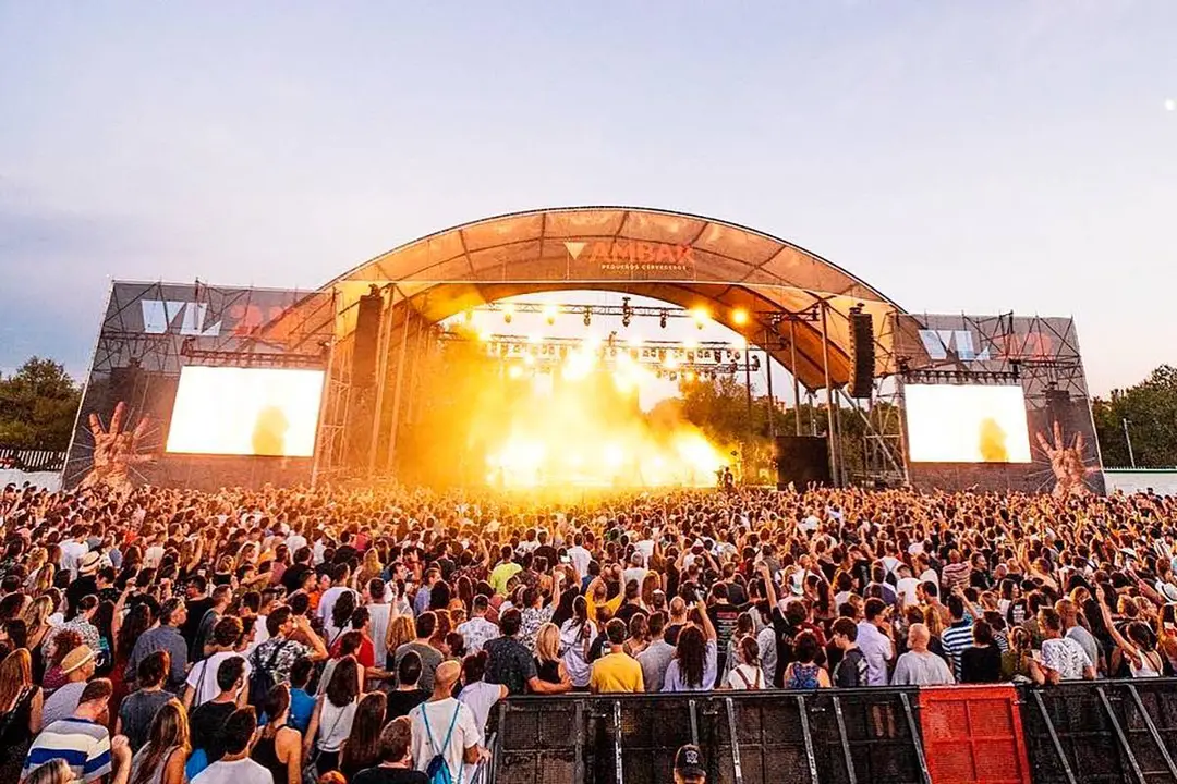 escenario Ambar Vive Latino 2022 en Zaragoza
