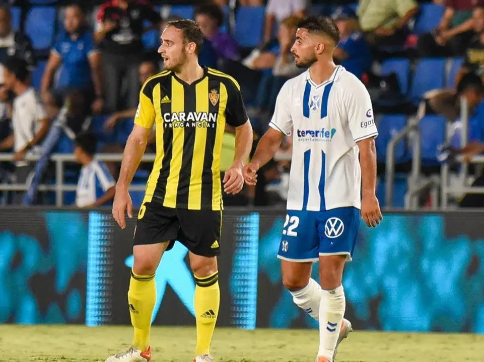 Lasure con la camiseta avispa en el partido en Tenerife 