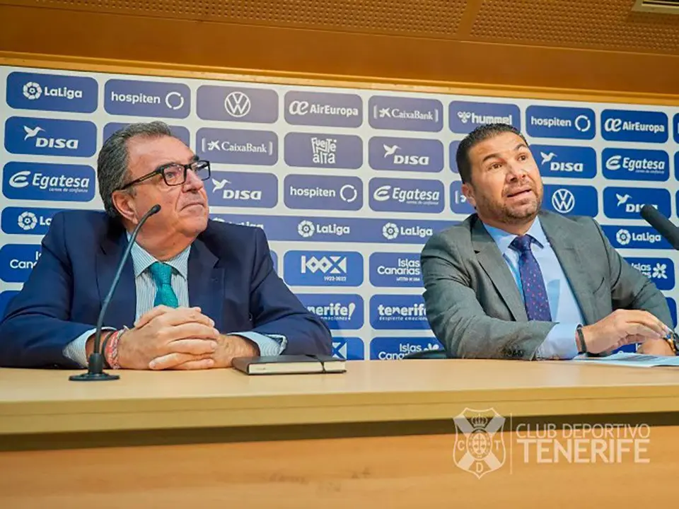 Cordero comparece ante los medios en la sala de prensa del Tenerife 