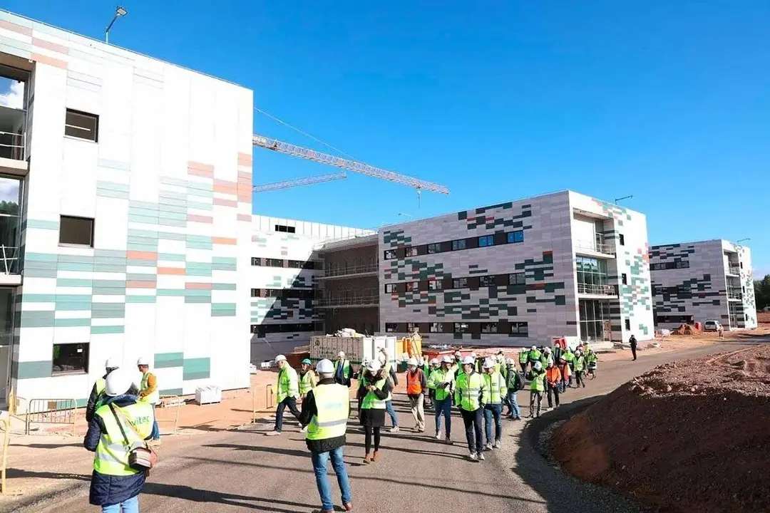Imagen de la visita a las obras del hospital de Teruel el pasado a&ntilde;o