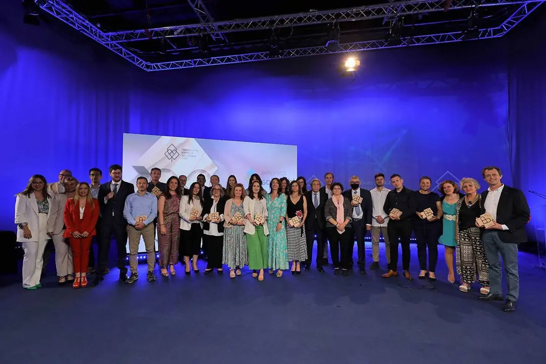 Foto de familia de los premiados en la pasada edici&oacute;n de MAZ