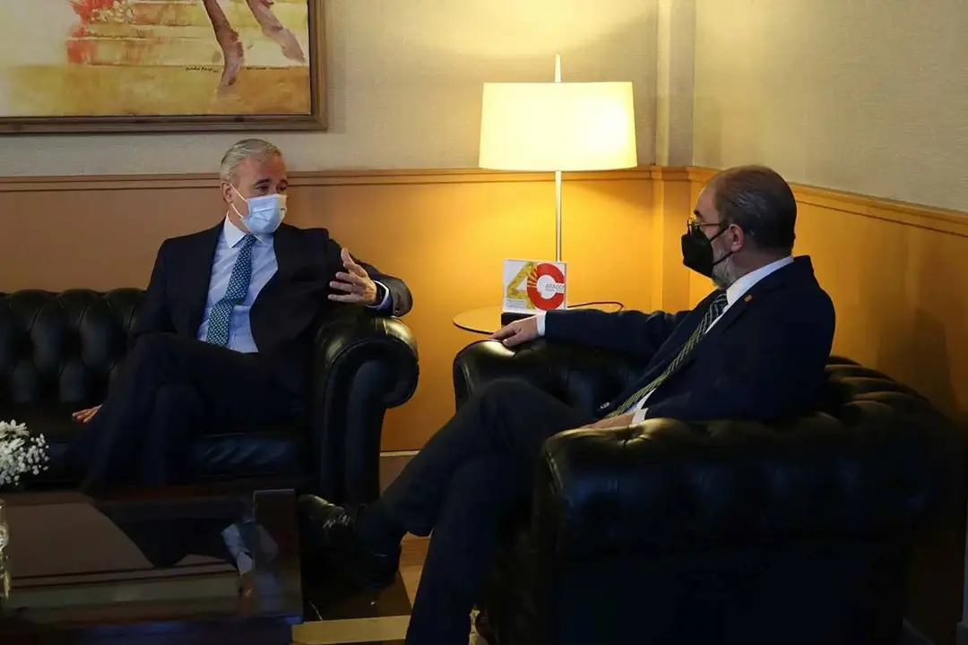 El presidente de Arag&oacute;n, Javier Lamb&aacute;n, y el alcalde de Zaragoza, Jorge Azc&oacute;n, en la &uacute;ltima Bilateral celebrada
