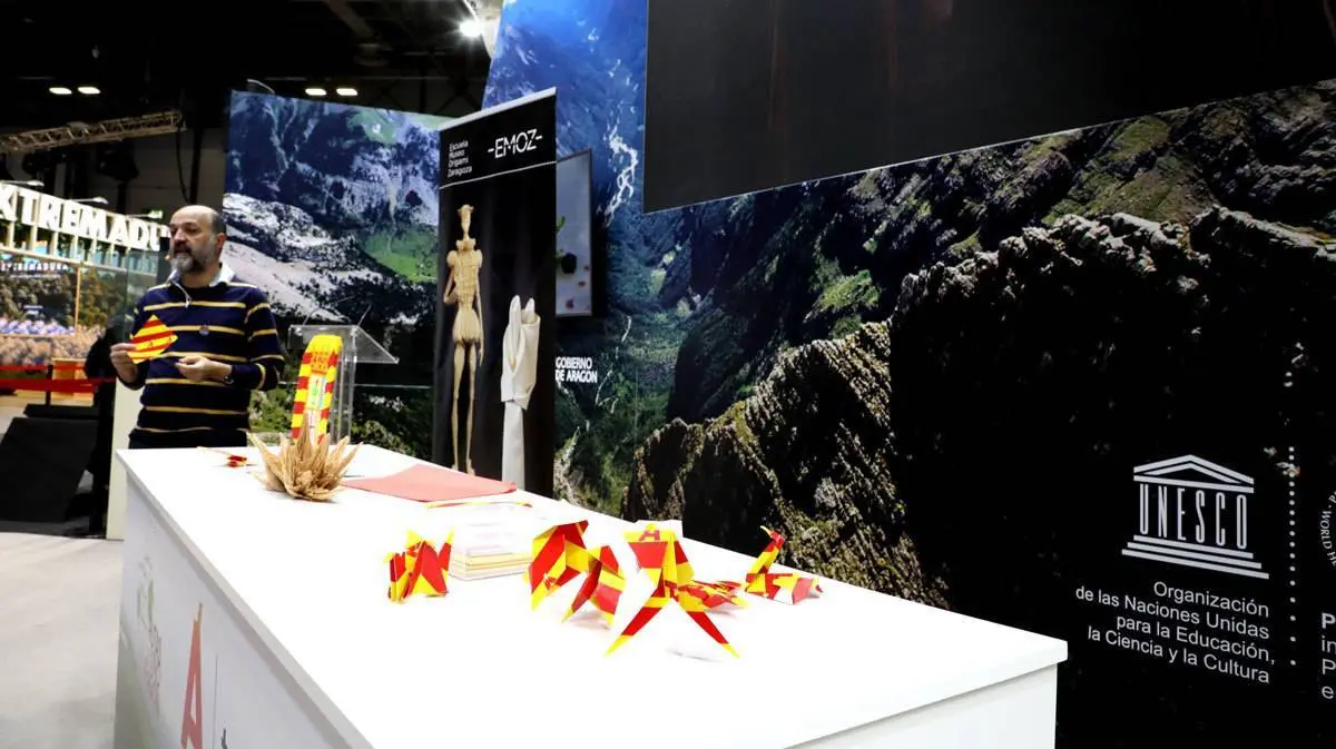 Imagen del taller de Origami de Fitur
