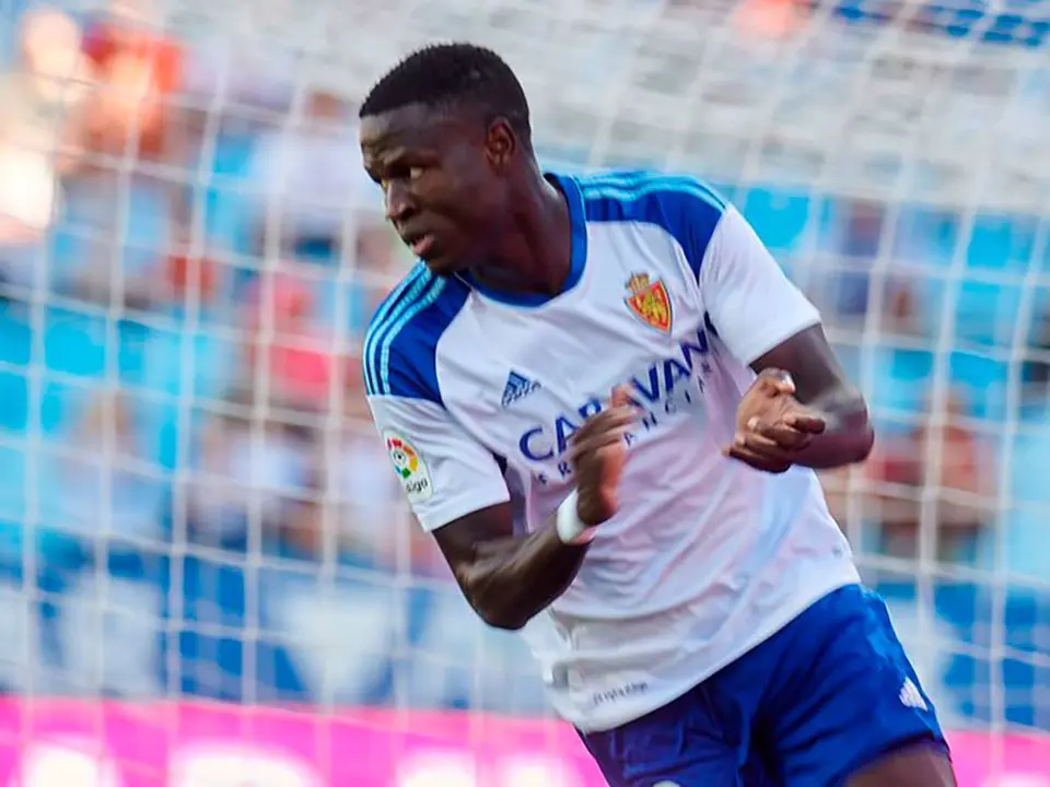 Gueye aplaude