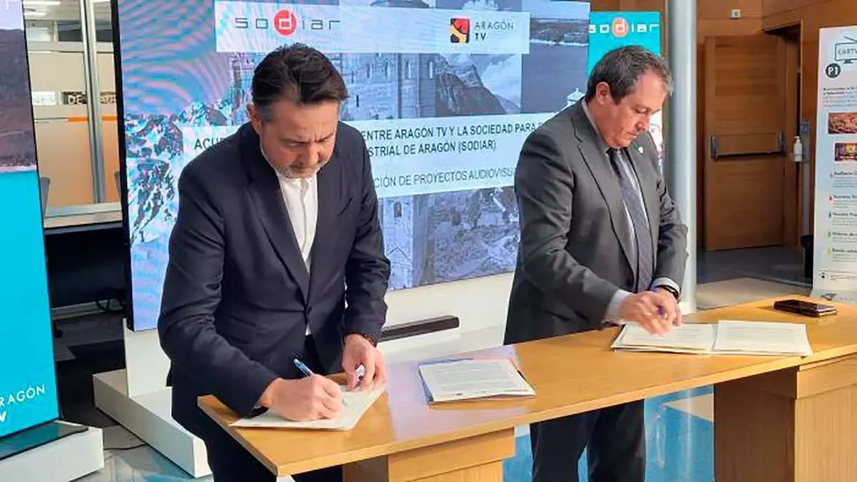 Francisco Querol y Luis Lanaspa, durante la firma del acuerdo 