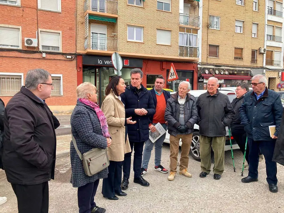 
Carmen Rouco y V&iacute;ctor Serrano han atendido a los vecinos de Casablanca