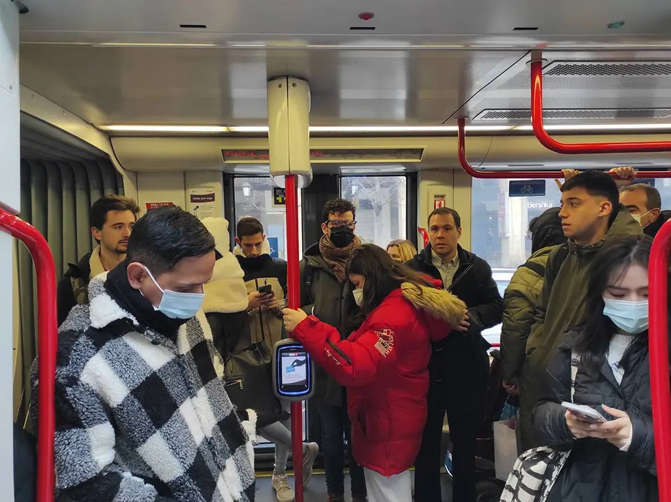 Con el fin de las mascarillas en el transporte p&uacute;blico ser&aacute;n los propios usuarios los que decidan utilizarla