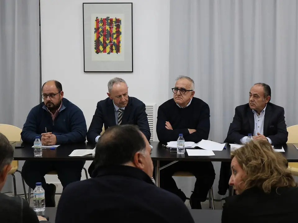 El senador Clemente S&aacute;nchez-Garnica (tercero) se postula como sucesor en una votaci&oacute;n que deber&aacute; tener lugar, como m&aacute;ximo, en siete d&iacute;as