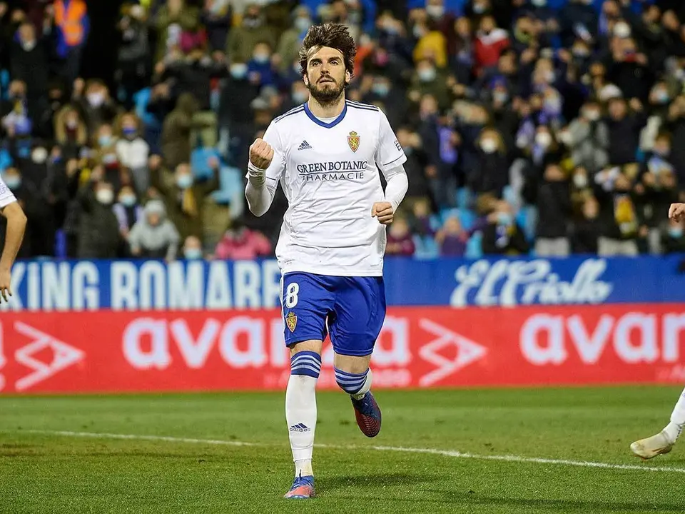 Eugeni celebra un gol en su estreno ante el M&aacute;laga 