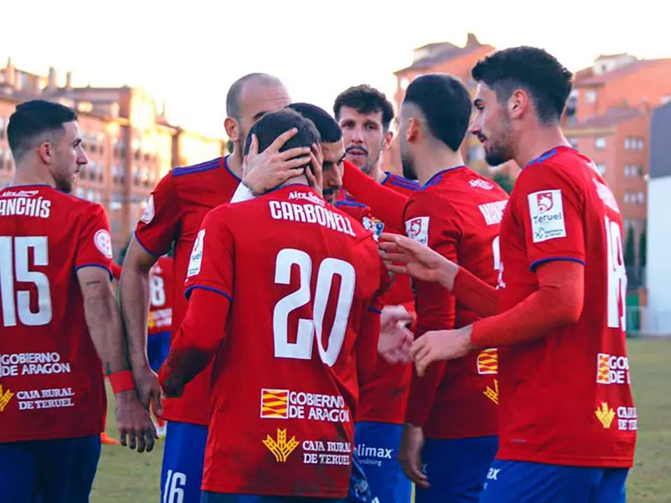 Carbonell celebra un gol con el Teruel