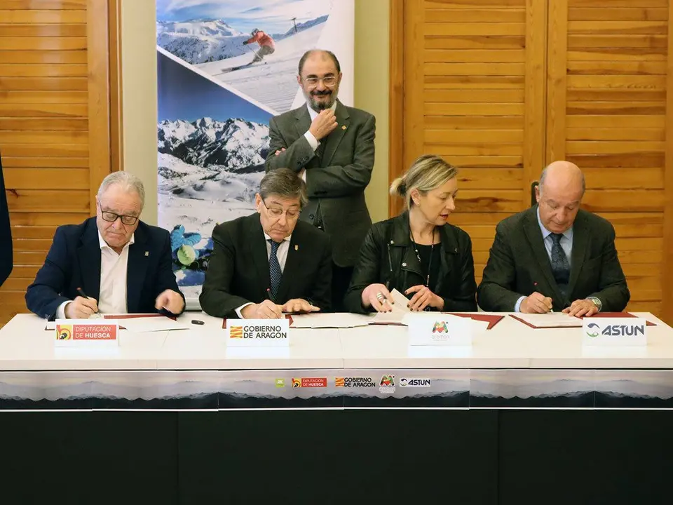Desde el PP, su portavoz, Mar Vaquero, ha calificado de &ldquo;pura escenificaci&oacute;n&rdquo; el acto de firma celebrado en el Pignatelli