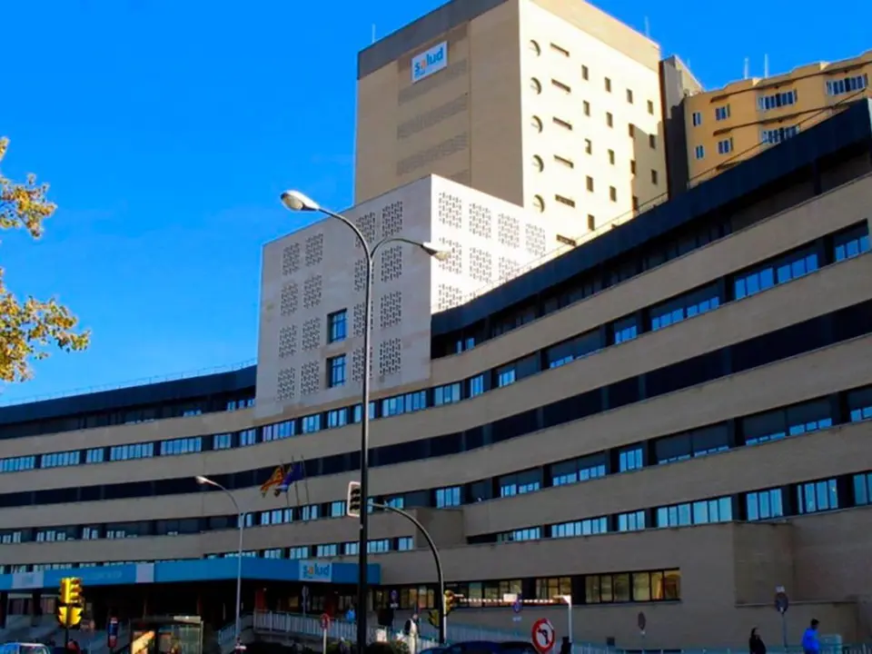 La mujer de 70 a&ntilde;os ingresada en la UCI del Hospital Cl&iacute;nico de Zaragoza permanece estable tras el incendio en la residencia Domus Vi Zalfonada.