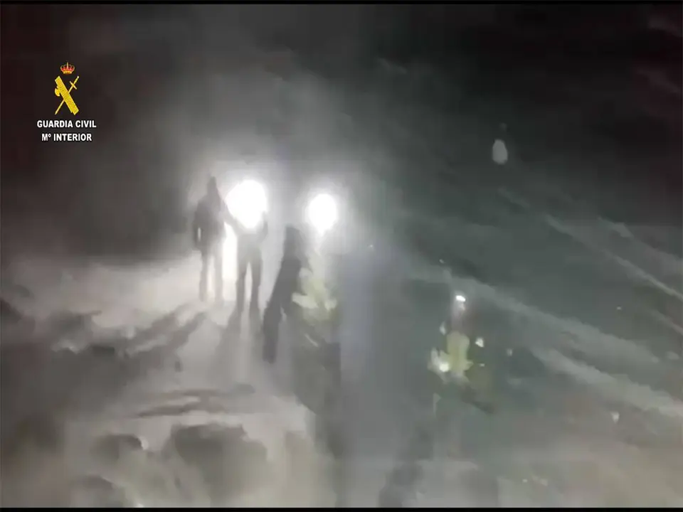 La ventisca oblig&oacute; a prolongar el rescate durante ocho horas