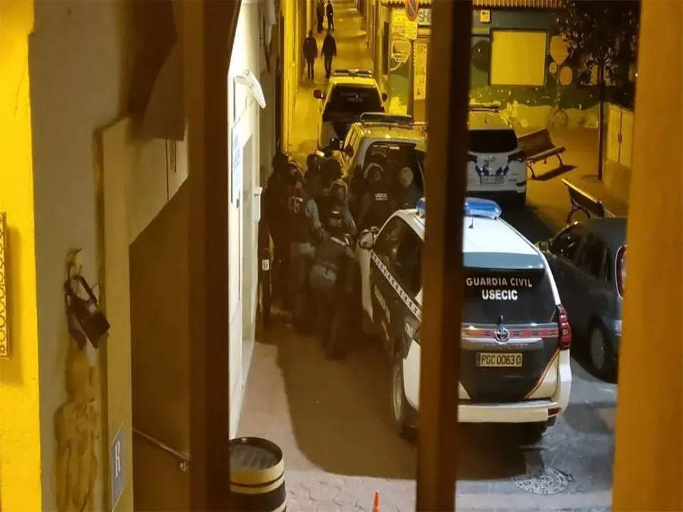 Las pesquisas de la Benem&eacute;rita se centran en una pareja formada por un padre y un hijo